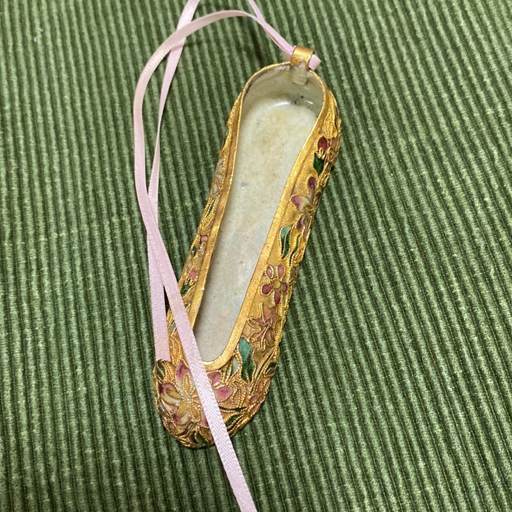 5”ceramic and enamel beautiful ballerina shoe   Lightweight. Smoke/pet free